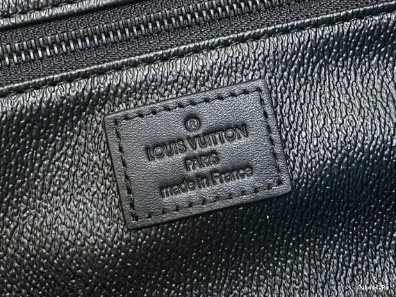 VUITTON LOUIS KIT POUCH-28*15*16.5cm TOILET DOPP 0509
